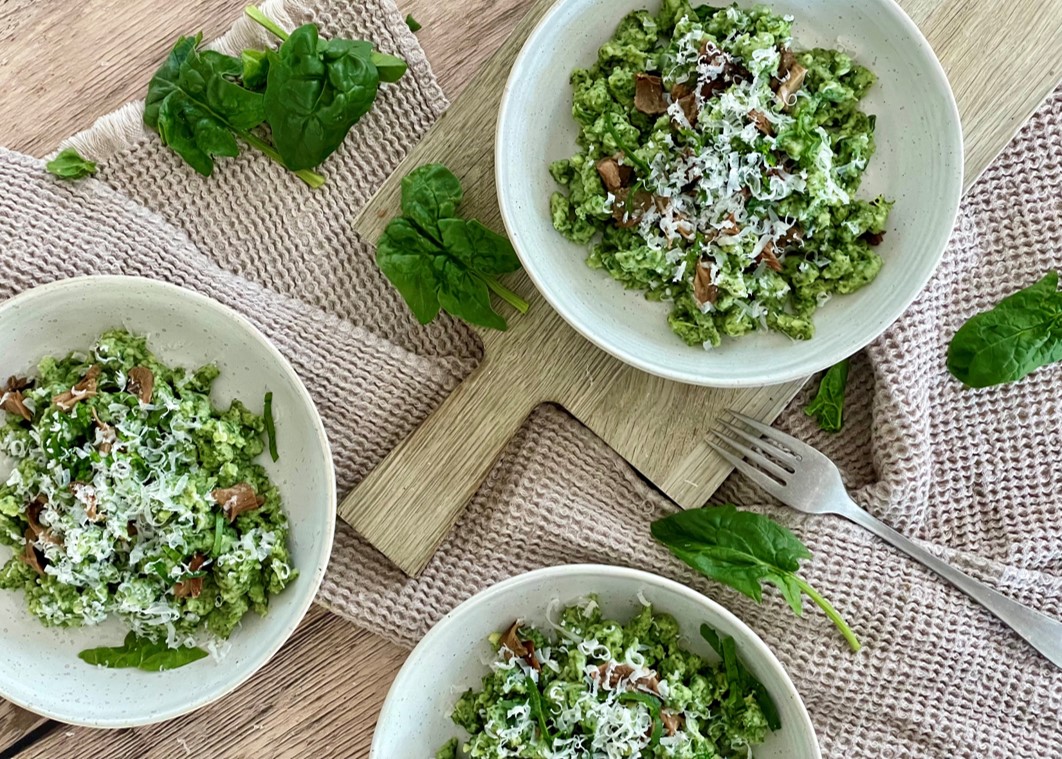 Spinatspätzle mit Steinpilzen und Parmesan