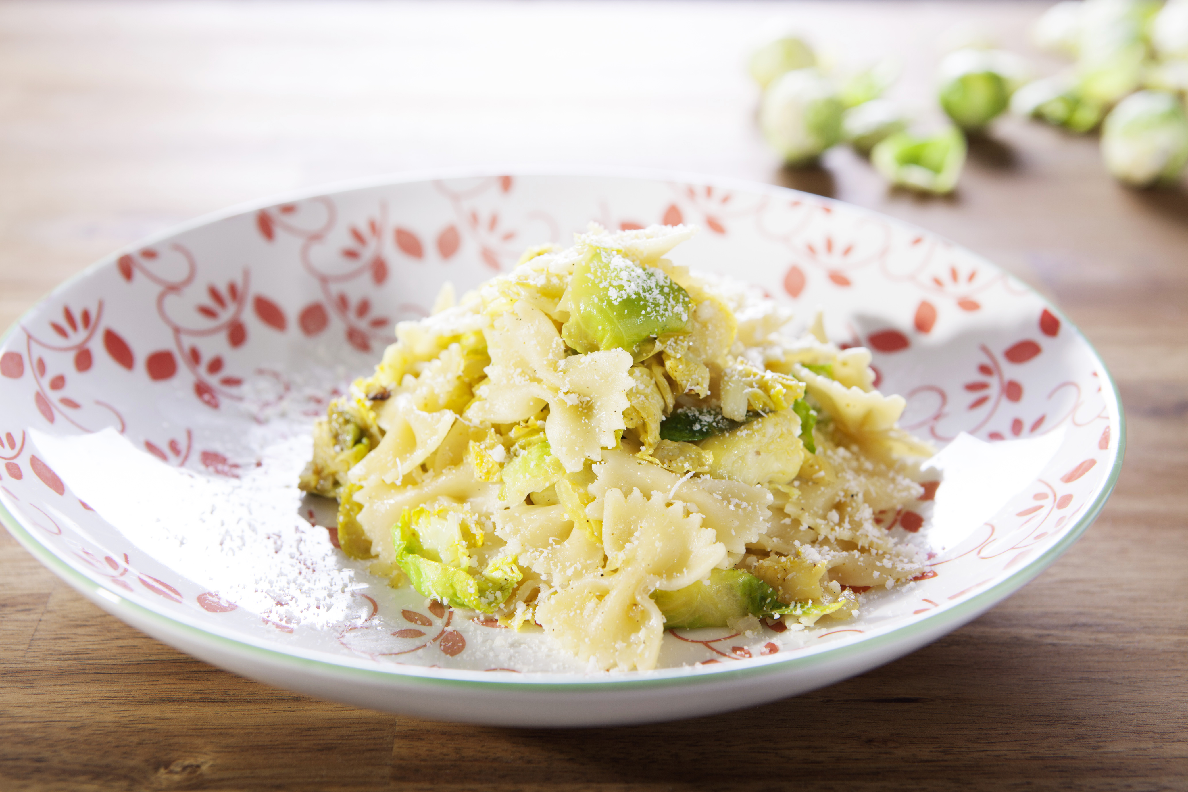 Rosenkohl-Farfalle mit Parmesan