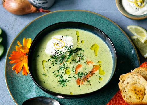Sommerliche Gurkensuppe